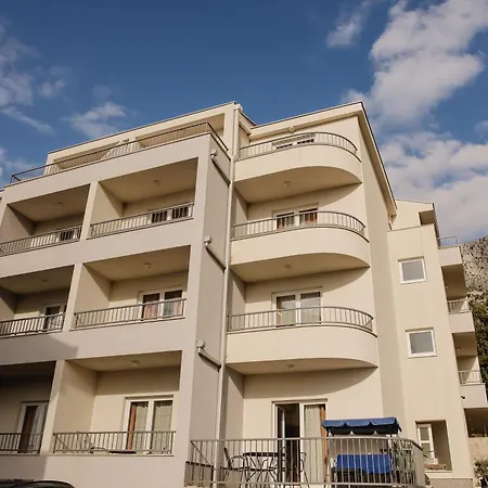 Apartment Maslina *